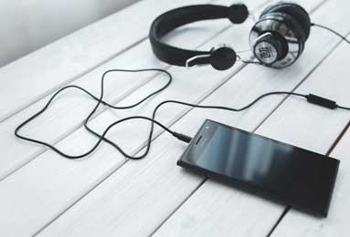 意甲球迷建议：米兰俱乐部应该用莱奥换回托纳利，这样可以实现双赢